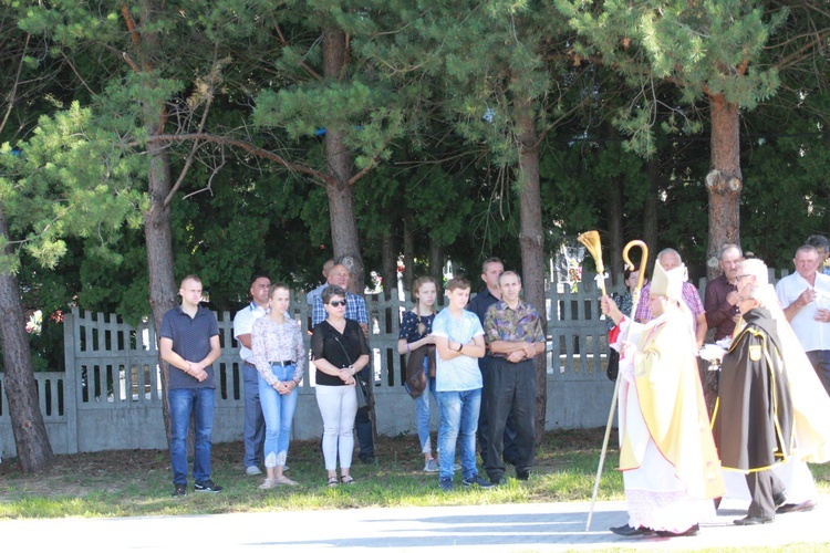 Poświęcenie cmentarza w Nawojowej