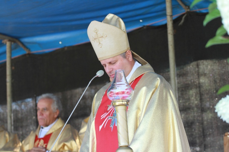 Poświęcenie cmentarza w Nawojowej