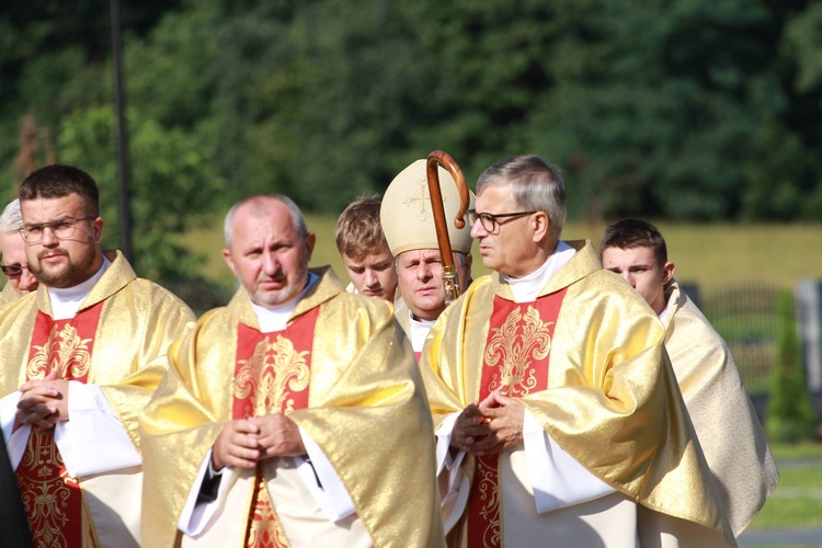Poświęcenie cmentarza w Nawojowej