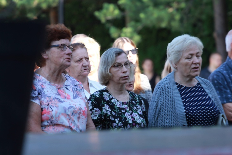 Poświęcenie cmentarza w Nawojowej