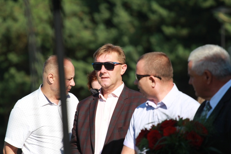 Poświęcenie cmentarza w Nawojowej