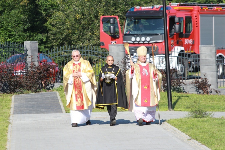 Poświęcenie cmentarza w Nawojowej