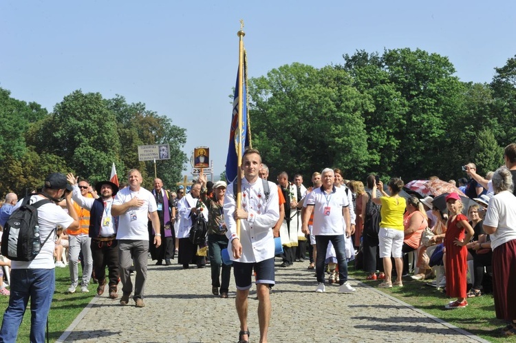 Jako pierwsza na Jasną Górę wchodziła w tym roku "23". 