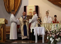 Parafia otrzymała cenny dar – zabytkową figurę św. Rocha.