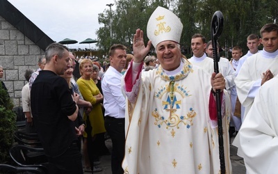 Była to pierwsza taka wizyta nuncjusza w diecezji tarnowskiej poza tymi związanymi z nominacjami biskupimi. 