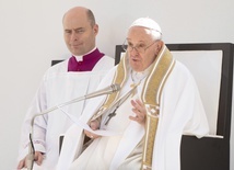 Podróż papieża do L'Aquili: Debata w sprawie reform zamiast spekulacji wokół ustąpienia