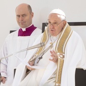 Podróż papieża do L'Aquili: Debata w sprawie reform zamiast spekulacji wokół ustąpienia