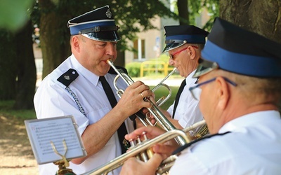 ▲	Andrzej Pałka jest również kapelmistrzem Nowostawskiej Orkiestry Dętej.
