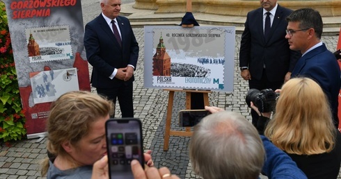 Znaczek upamiętniający Gorzowski Sierpień