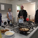 Mali Ukraińcy ze szkolnymi wyprawkami do Caritas AG