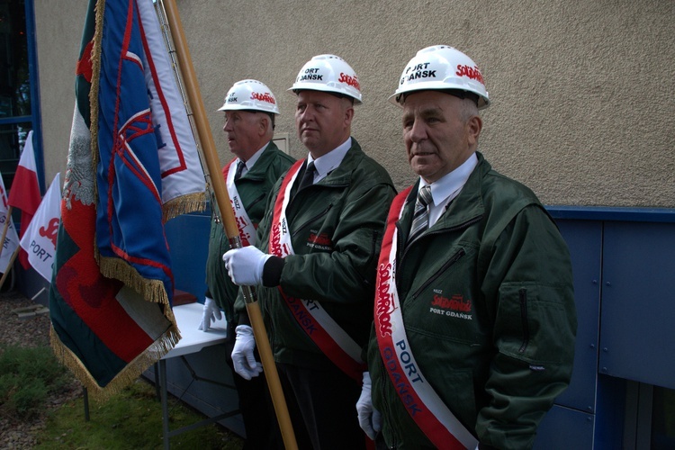 Upamiętniono gdańskich portowców - uczestników strajków