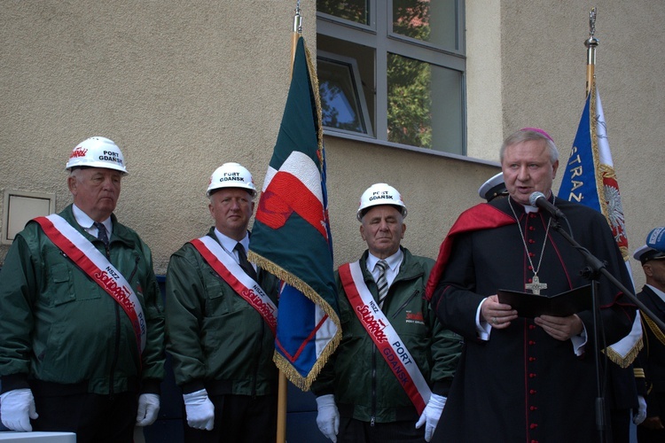 Upamiętniono gdańskich portowców - uczestników strajków