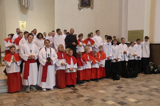 Katowice. Ministranci w katedrze
