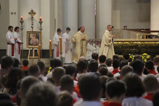 Katowice. Ministranci w katedrze