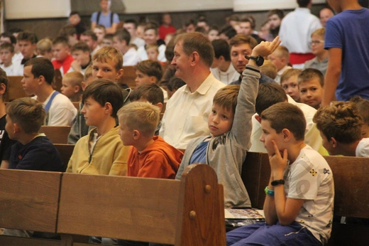 Katowice. Ministranci w katedrze