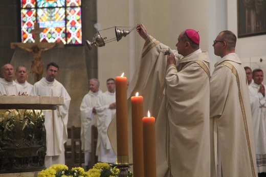 Katowice. Ministranci w katedrze