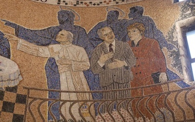 Gorbaczow - pierwszy komunista na mozaice w kościele