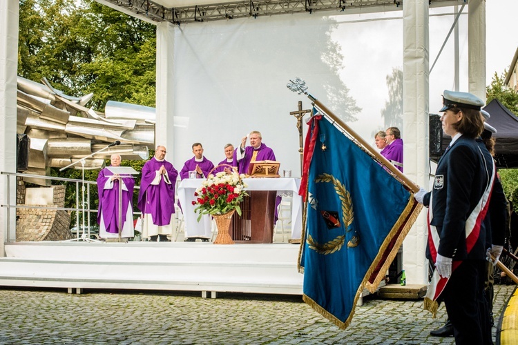 Msza św. w przy pomniku Obrońców Poczty 2022