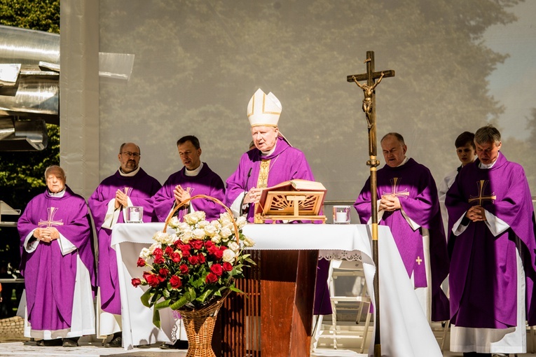 Msza św. w przy pomniku Obrońców Poczty 2022