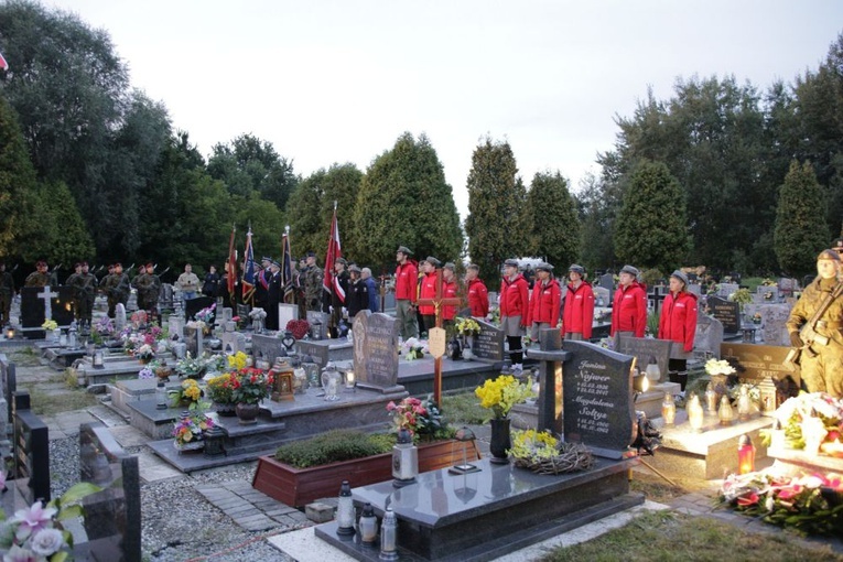 Przy grobach westerplatczyków