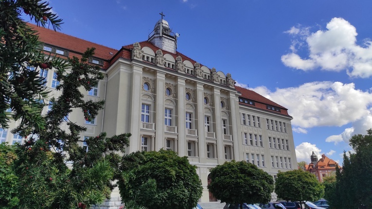 Wsparcie dla tych, którzy pomagają innym