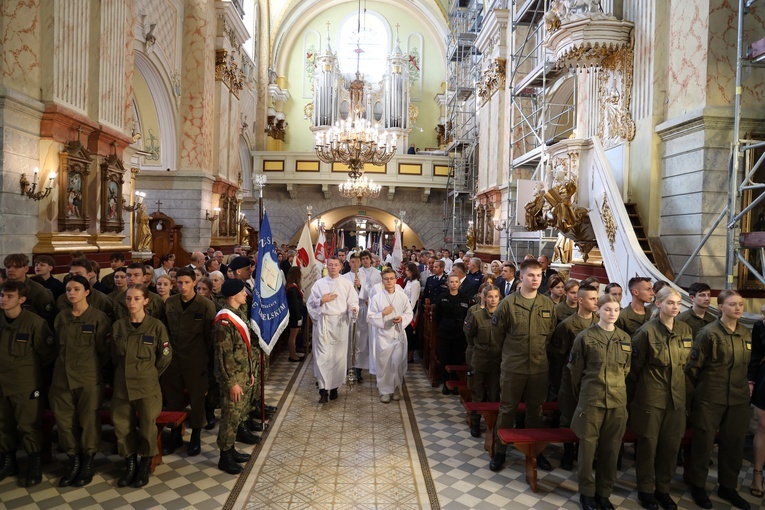 Uroczysta Eucharystia w janowskim sanktuarium.