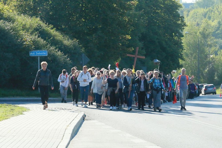 Pielgrzymi do Wąwolnicy