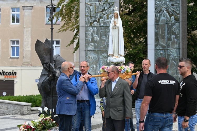 Męski Różaniec w Świdnicy. Do "Wojowników Maryi" dołączyli "Żołnierze Chrystusa"