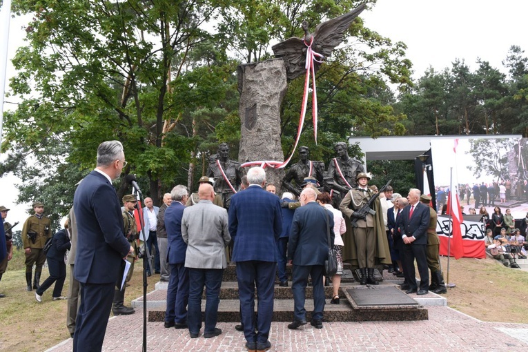 Pomnik żołnierzy wyklętych i niezłomnych w Mielcu