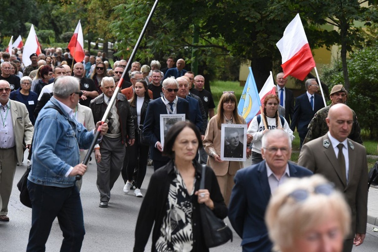 Pomnik żołnierzy wyklętych i niezłomnych w Mielcu