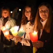 Każdy mógł otrzymać lampion na procesję. 