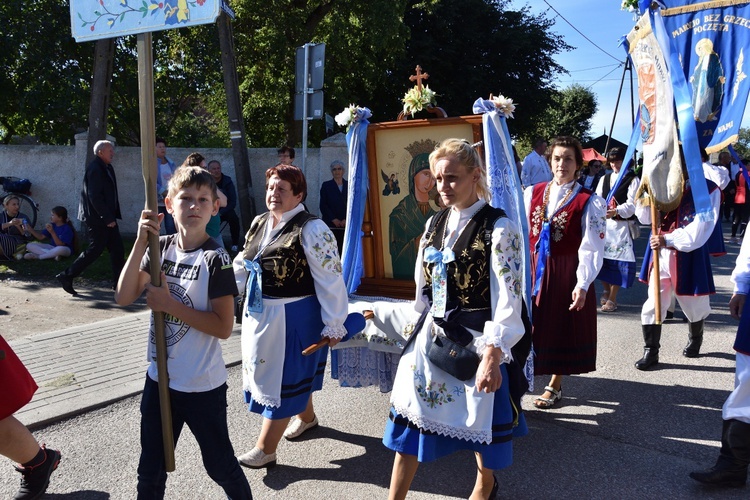 Odpust i pielgrzymi w sanktuarium Królowej Polskiego Morza