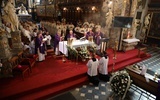 Liturgii pogrzebowej przewodniczył abp Wacła Wepo, matropolita częstochowski.
