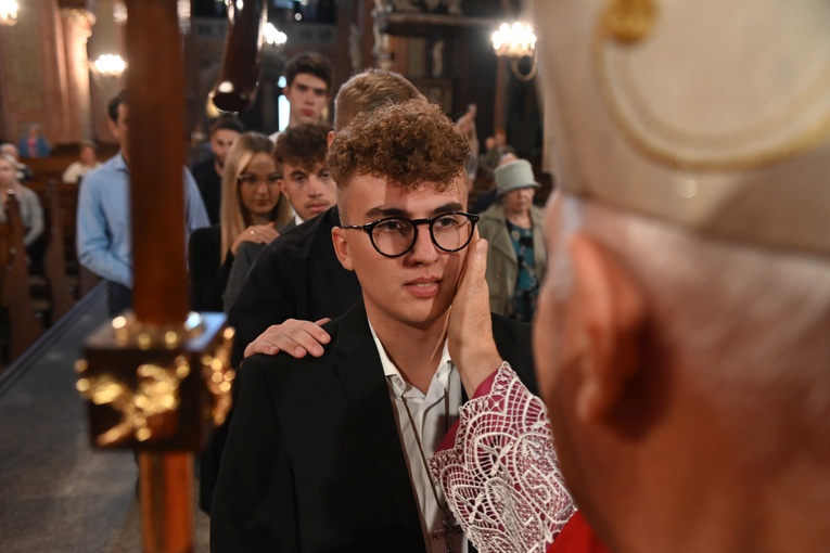 Kwartalne bierzmowanie dla 18 osób