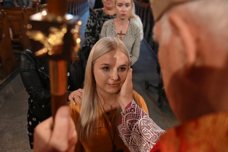 Kwartalne bierzmowanie dla 18 osób