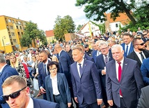 ◄	W lubińskich uroczystościach wzięli udział przedstawiciele rządu.