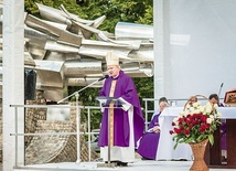 – Broniąc ojczyzny, złożyli na jej ołtarzu swoje życie  – mówił bp Wiesław Szlachetka.