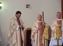 ▲	W placówkach katolickich nowy rok rozpoczęto uroczystymi Eucharystiami.
