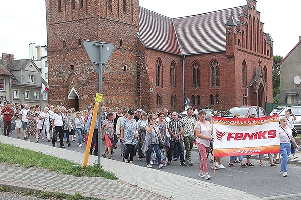 Pielgrzymi wyruszyli z kościoła Mariackiego w Polanowie.