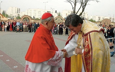 ▲	Kardynał Józef Glemp był częstym gościem przy ul. Stryjeńskich 21.