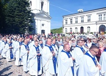 Na uroczystości do Chełma przybywają zarówno pielgrzymi świeccy jak i kapłani z całej archidiecezji.