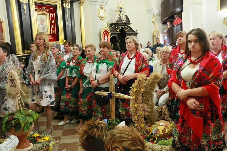 Parafialny odpust to też dziękczynienie za plony.