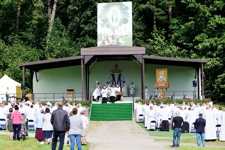 Gietrzwałd. Modlitwa kapłanów warmińskich