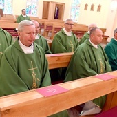 Uczestnicy rekolekcji w czasie wspólnej Eucharystii.