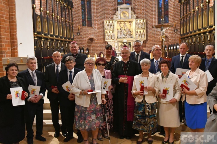 Wręczenie odznaczenia Zasłużony dla Diecezji Zielonogórsko-Gorzowskiej