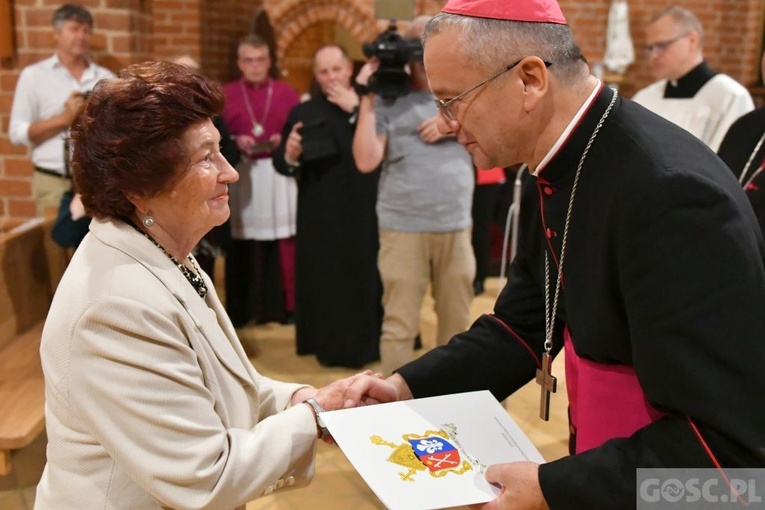 Wręczenie odznaczenia Zasłużony dla Diecezji Zielonogórsko-Gorzowskiej