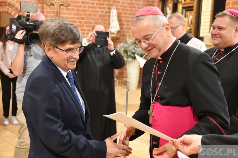 Wręczenie odznaczenia Zasłużony dla Diecezji Zielonogórsko-Gorzowskiej