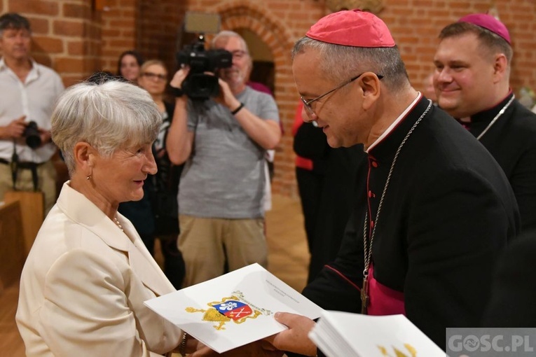 Wręczenie odznaczenia Zasłużony dla Diecezji Zielonogórsko-Gorzowskiej