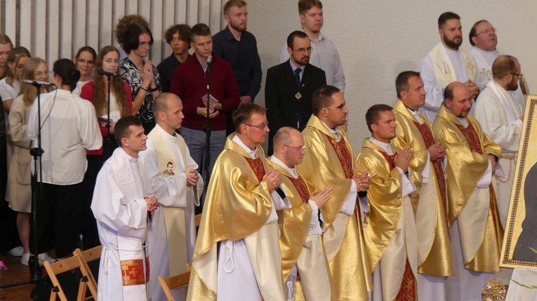 Młodzi w amfiteatrze pod Grojcem w Żywcu - 2022