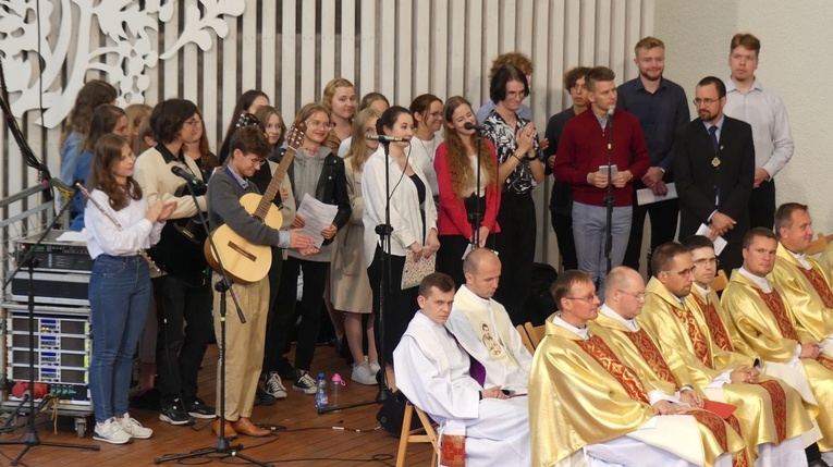 Młodzi w amfiteatrze pod Grojcem w Żywcu - 2022